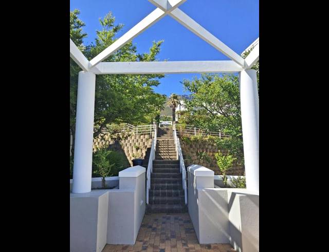 2 BEDROOM PROPERTY TO RENT IN VREDEHOEK